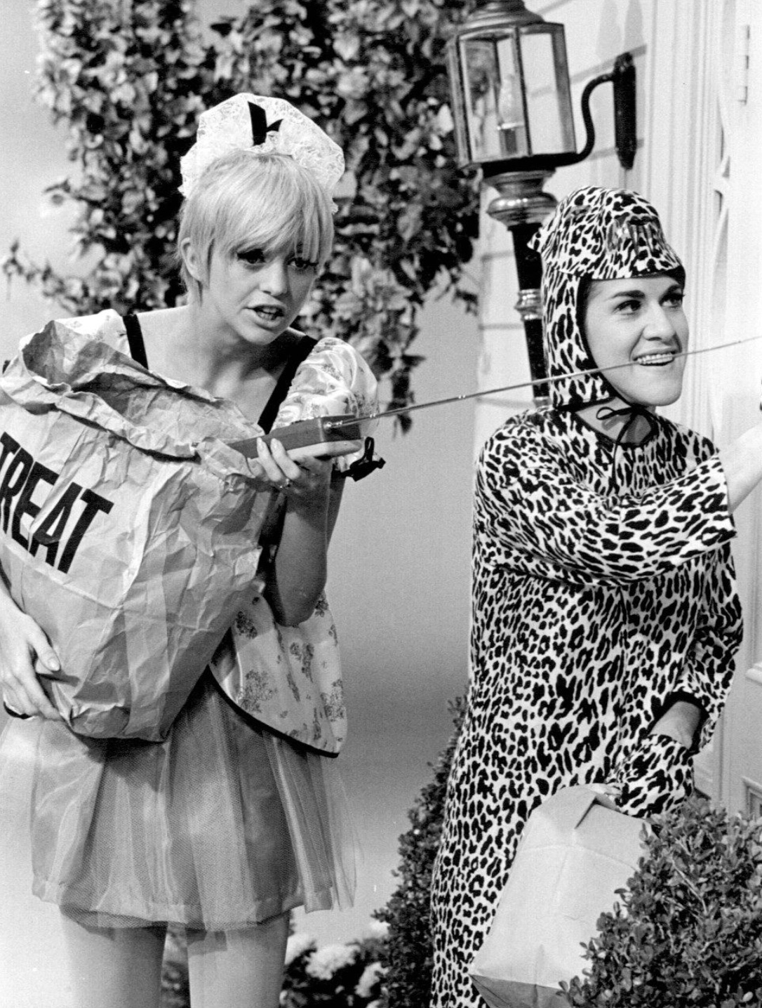 Goldie Hawn and Ruth Buzzi in a Halloween skit 